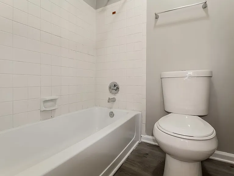 1097 Williamsburg Ln — Photo 15
