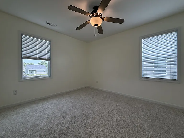 302 E Franck St — Photo 29