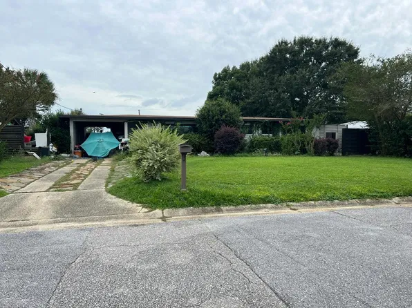 17 Eaton Rd, Pensacola, FL 32506