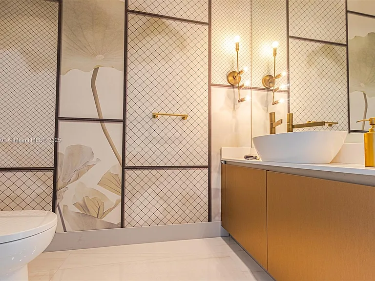 480 NE 31st St #Penthouse 5002 — Photo 12