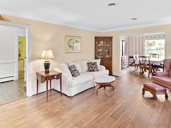 4th image of 10090 Dudley Dr
