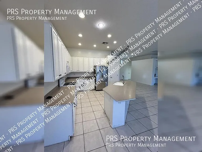 8003 W Clara Ln — Photo 9