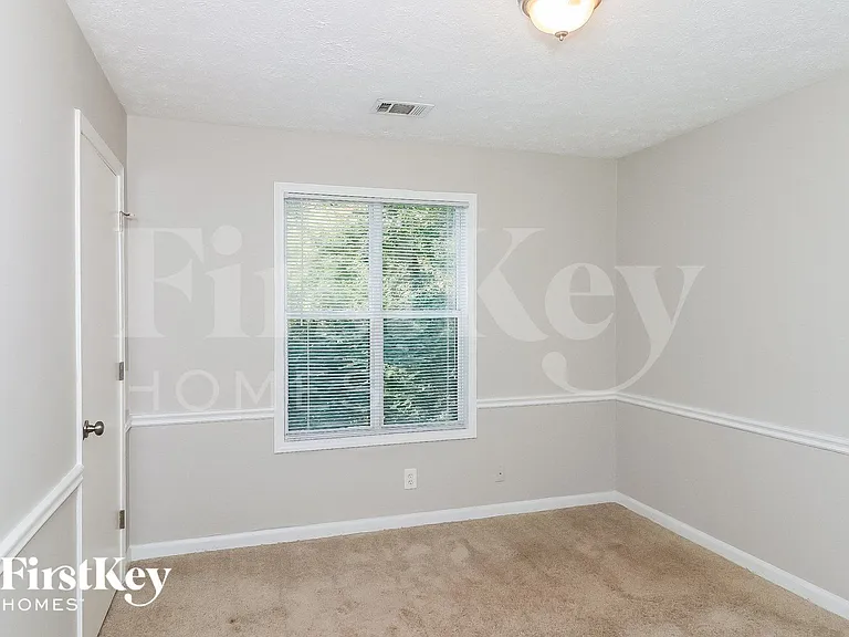 824 Riverstone Ln — Photo 12