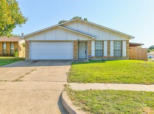 2000 Pennington Dr, Arlington, TX 76014