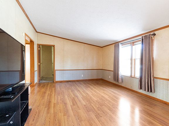 5th image of 896 Blue Bell Dr