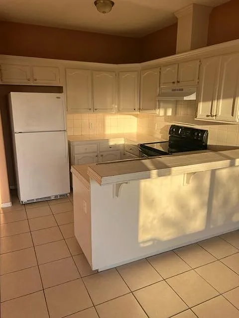 2 bed, 948 sqft, $750 — Photo 1
