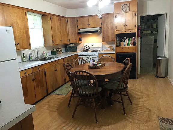 2nd image of 125 Willis Dr