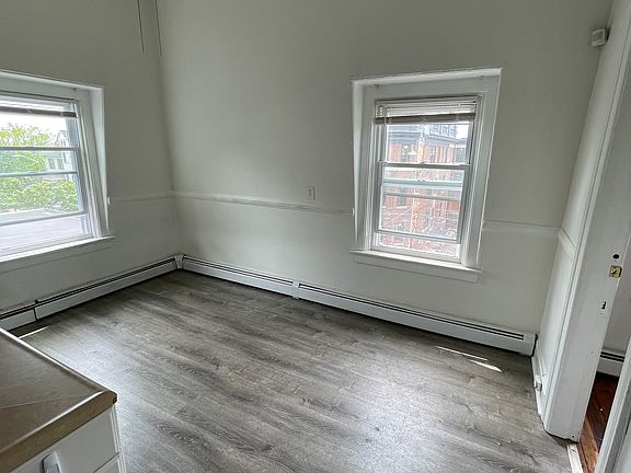 4th image of 339 Thayer St #3