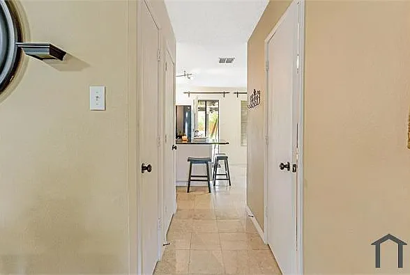 3 bed, 2318 sqft, $2,600 — Photo 4
