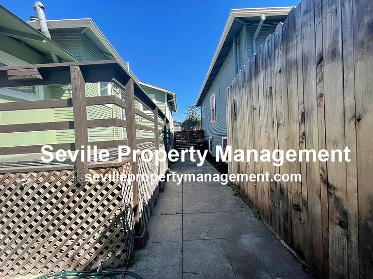 6525 Herzog St — Photo 44