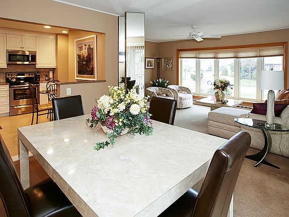 4th image of 450 Peter Ln