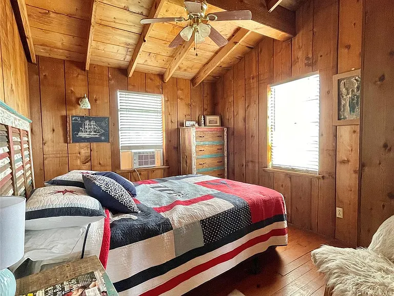 1111 Surf Dr — Photo 12
