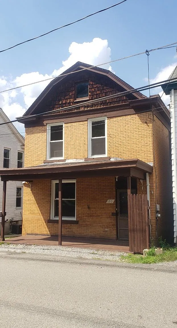 20 Beyrleye Ave — Photo 2