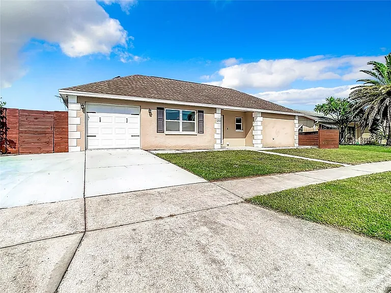 1203 Mandarin Dr — Photo 3