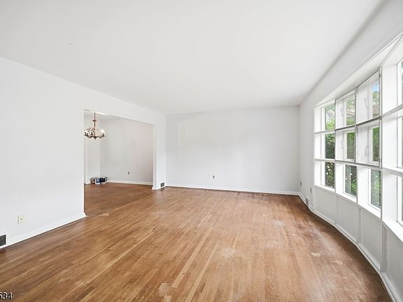 2nd image of 27 Knollwood Rd