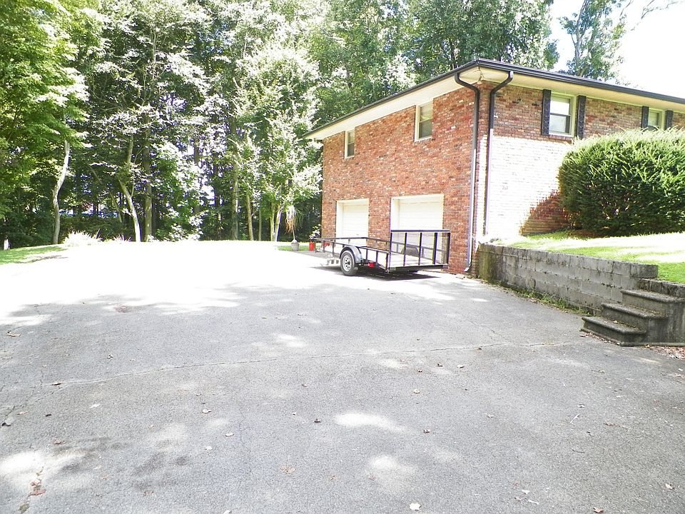 2nd image of 300 W Point Dr