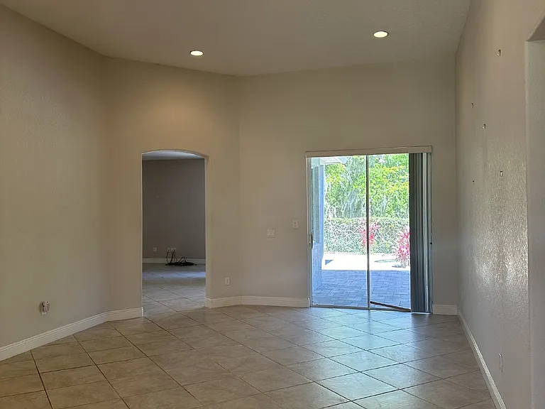 130 Oyster Pl — Photo 5