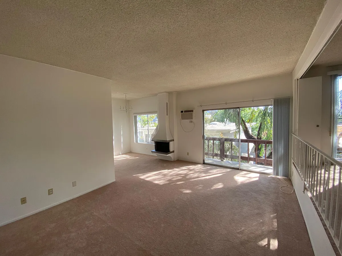 Building Photo - 11425 Rochester Ave #12