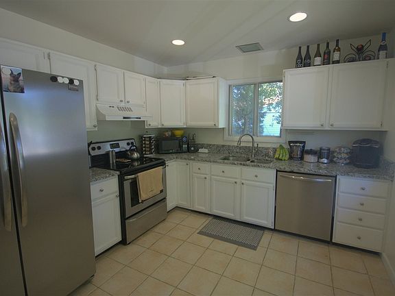 5th image of 805 Regent Dr