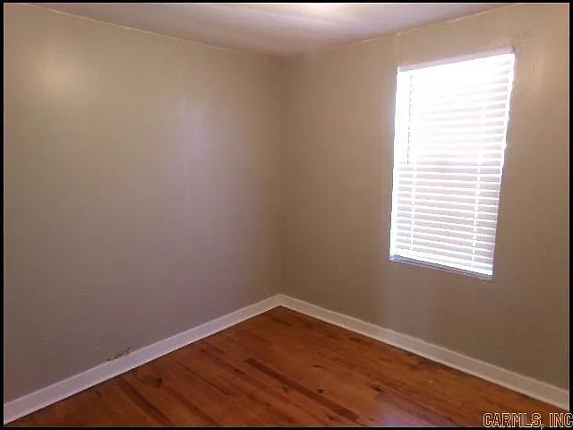 814 N G St — Photo 11