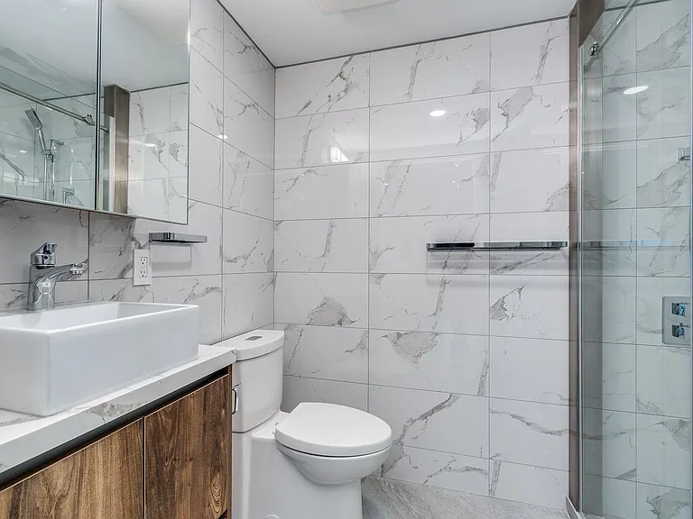 1170 Barclay St #4 — Photo 6