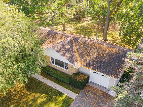 3rd image of 202 E Fairview Dr