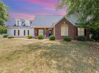 7604 Haw Meadows Dr, Kernersville, NC 27284