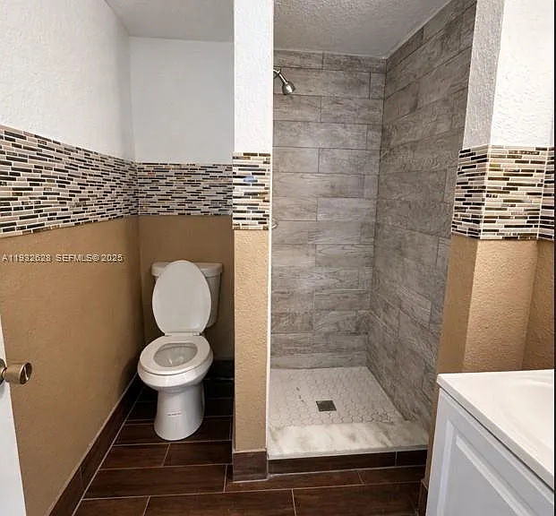 14405 NE 5th Ave #B — Photo 2