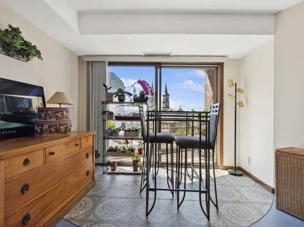 26 10th St W Unit 503, Saint Paul, MN 55102