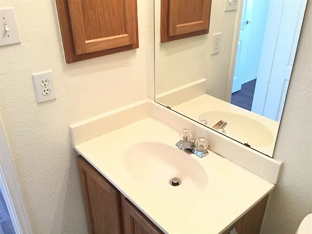 1004 Ashland Ct — Photo 13