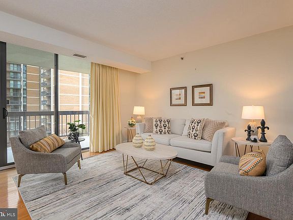 4th image of 1016 S Wayne St APT 604