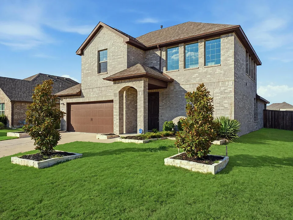 1128 Red Hawk Ln