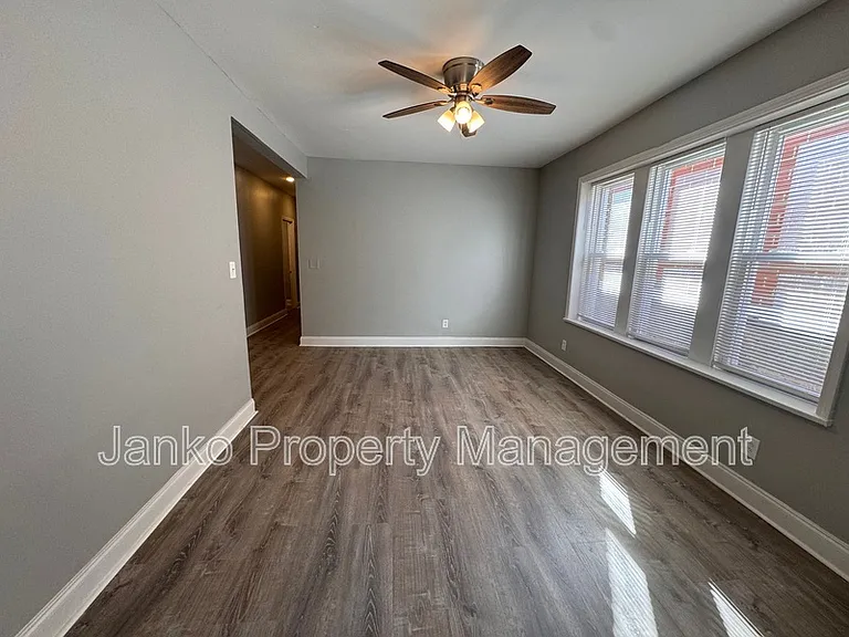 5352 W Division St #2R — Photo 5