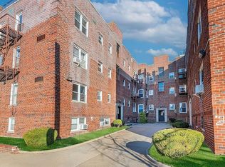 13301 Booth Memorial Ave, Flushing, NY 11355