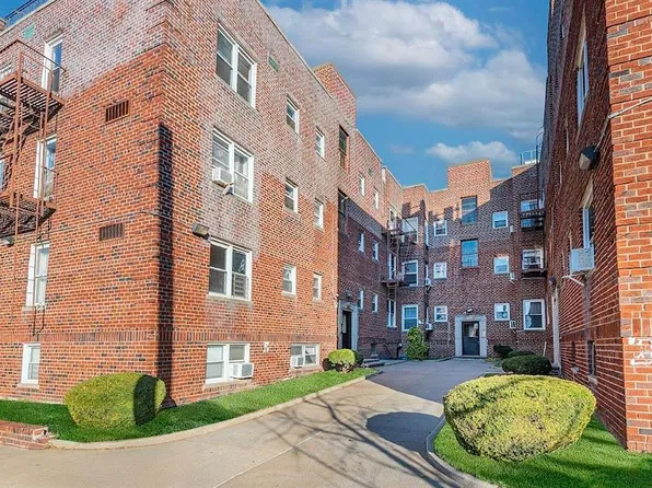 13301 Booth Memorial Ave, Flushing, NY 11355