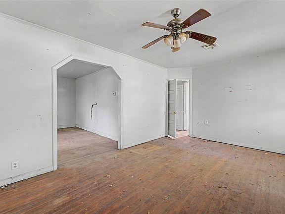 3rd image of 5021 S 30th Ave W