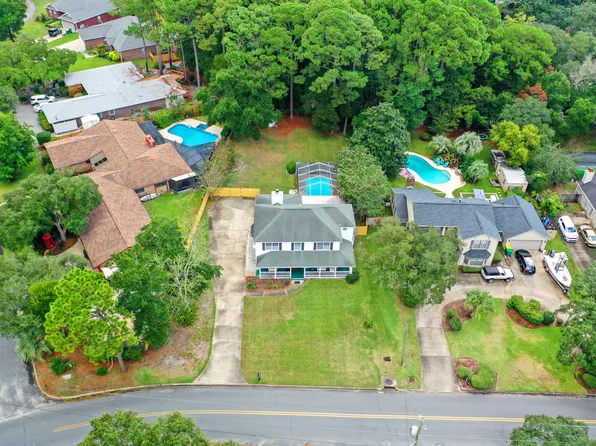 53A Country Club Rd, Shalimar, FL 32579