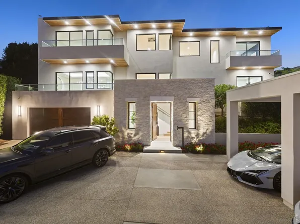 6349 Castejon Dr, La Jolla, CA 92037