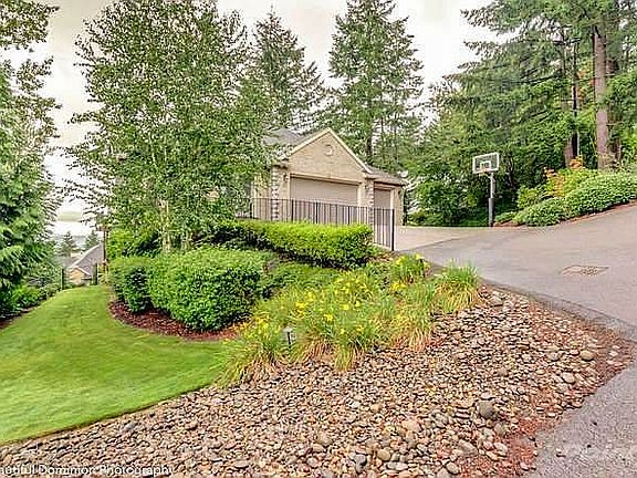 10585 SE Charlotte Dr Happy-small-002-58-10585 SE Charlotte Drive44-666x444-72dpi