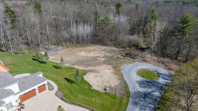 3rd image of L18 Walden Lane