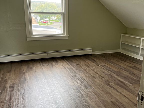 2nd image of 517 Harcourt Dr