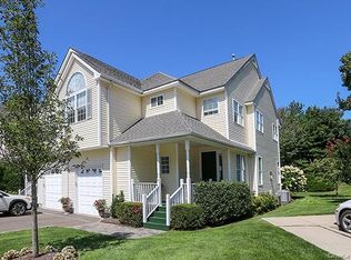 4 Spring Ct, Huntington, NY 11743
