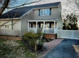 2 Miller Dr, Lake Grove, NY 11755