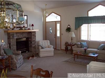 4th image of 3961 Niagara Ln N