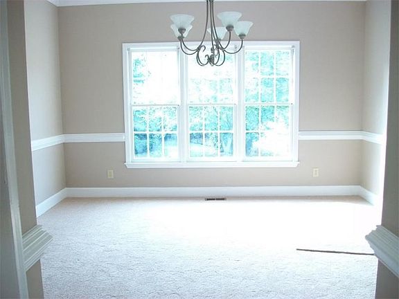 3rd image of 2985 Georgian Manor Dr