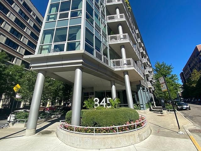 1st image of 845 N Kingsbury St #Gu30