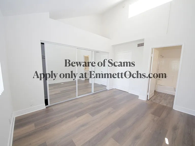 Bundy Townhomes — Photo 13