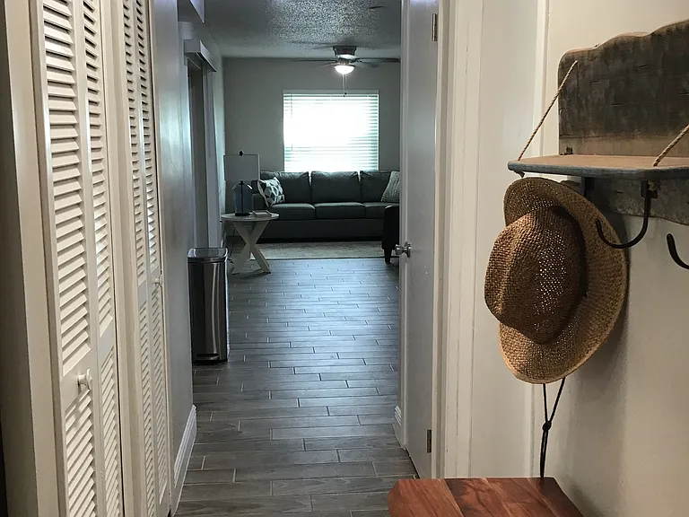 833 Berkshire Dr — Photo 9