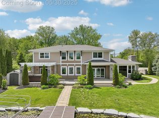 13525 Torrey Rd, Fenton, MI 48430