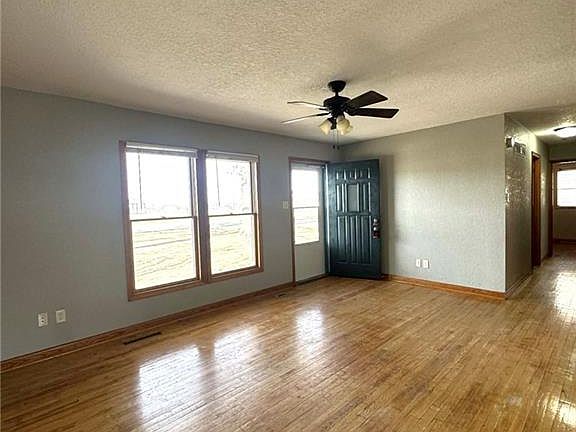 3rd image of 1409 N College Dr